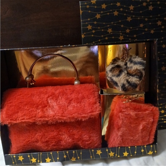 Red Handbag Set NIP - Picture 2 of 3